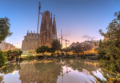 Where to Eat Near the Sagrada Familia: Best Restaurants 2026